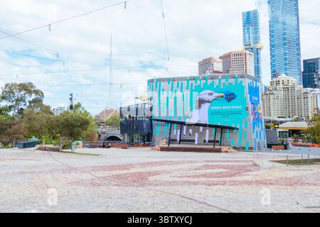 11 ottobre 2020: Melbourne, Australia - 10 ottobre 2020: Federation Square a Melbourne è tranquilla e vuota durante la pandemia di Coronavirus e il relativo blocco. (Immagine di credito: © Chris Putnam/ZUMA Wire) Foto Stock