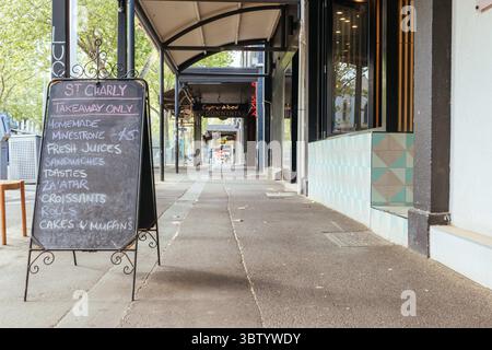 11 ottobre 2020: Melbourne, Australia - 10 ottobre 2020: I ristoranti di Lygon St sono chiusi e le strade tranquille durante la pandemia di Coronavirus e il relativo blocco. (Immagine di credito: © Chris Putnam/ZUMA Wire) Foto Stock