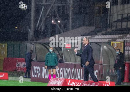 23 ottobre 2020, Varsavia, Polonia: Milosz Stepinski allenatore della Polonia visto in azione durante la partita di qualificazione AL CAMPIONATO europeo di calcio femminile 2021 tra Polonia e Azerbaigian allo stadio Polonia. (Immagine di credito: © Mikolaj Barbanell/SOPA Images via ZUMA Wire) Foto Stock