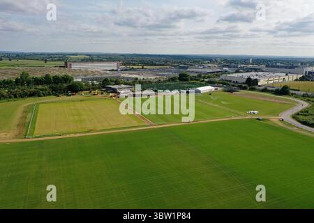 Vista aerea con droni dell'Oxford Sports Ground, sede dell'Oxford United, Horspath, Oxford, Regno Unito, giugno 2025 Foto Stock