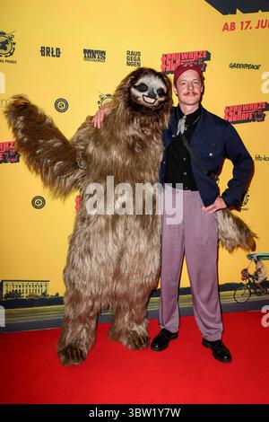 abb Merlin Sandmeyer Schauspieler zu Gast bei der Premiere des Films SchwarzeSchafe im Kino in der Kultur Brauerei am15.Juli 2025 a Berlino Germania *** abb Merlin Sandmeyer attore ospite alla prima del film SchwarzeSchafe al cinema Kultur Brauerei il 15 luglio 2025 a Berlino Berlino Germania Foto Stock