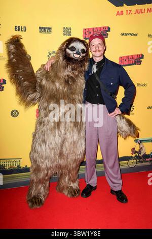 abb Merlin Sandmeyer Schauspieler zu Gast bei der Premiere des Films SchwarzeSchafe im Kino in der Kultur Brauerei am15.Juli 2025 a Berlino Germania *** abb Merlin Sandmeyer attore ospite alla prima del film SchwarzeSchafe al cinema Kultur Brauerei il 15 luglio 2025 a Berlino Berlino Germania Foto Stock