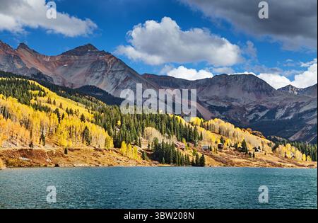 Splendido lago Trout nella foresta nazionale di Uncompahgre, Colorado, Stati Uniti Foto Stock