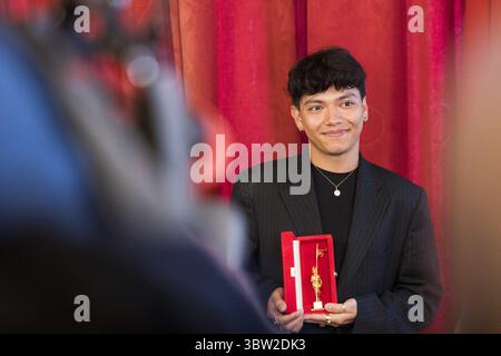 Il vincitore del concorso ESC JJ martedì 15 luglio 2025, durante la presentazione del premio "uomo del Municipio d'oro" al Municipio di Vienna, Austria. - 20250715 PD1739 credito: APA-PictureDesk/Alamy Live News Foto Stock