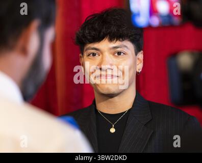 Il vincitore del concorso ESC JJ martedì 15 luglio 2025, durante la presentazione del premio "uomo del Municipio d'oro" al Municipio di Vienna, Austria. - 20250715 PD1737 credito: APA-PictureDesk/Alamy Live News Foto Stock