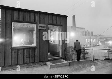 Attualmente 23-1-1969 : profitto soprattutto.l'assemblea generale dell'Unione, COME ha fatto approvare la proposta dell'avvocato Sigbjørn Mustad di trasferire 10 milioni di corone delle riserve del gruppo nelle tasche private degli azionisti. I 10 milioni sono esentasse e saranno pagati agli azionisti nell'arco di cinque anni. Allo stesso tempo, si risparmiano sugli impianti e sulle attrezzature per i lavoratori. Foto: Per Ervik / Current / NTB ***FOTO NON ELABORATA*** *il testo è tradotto automaticamente* Foto Stock