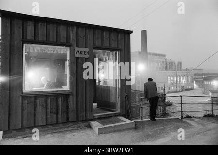 Attualmente 23-1-1969 : profitto soprattutto.l'assemblea generale dell'Unione, COME ha fatto approvare la proposta dell'avvocato Sigbjørn Mustad di trasferire 10 milioni di corone delle riserve del gruppo nelle tasche private degli azionisti. I 10 milioni sono esentasse e saranno pagati agli azionisti nell'arco di cinque anni. Allo stesso tempo, si risparmiano sugli impianti e sulle attrezzature per i lavoratori. Foto: Per Ervik / Current / NTB ***FOTO NON ELABORATA*** *il testo è tradotto automaticamente* Foto Stock
