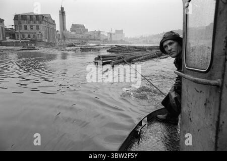 Attualmente 23-1-1969 : profitto soprattutto.l'assemblea generale dell'Unione, COME ha fatto approvare la proposta dell'avvocato Sigbjørn Mustad di trasferire 10 milioni di corone delle riserve del gruppo nelle tasche private degli azionisti. I 10 milioni sono esentasse e saranno pagati agli azionisti nell'arco di cinque anni. Allo stesso tempo, si risparmiano sugli impianti e sulle attrezzature per i lavoratori. Foto: Per Ervik / Current / NTB ***FOTO NON ELABORATA*** *il testo è tradotto automaticamente* Foto Stock