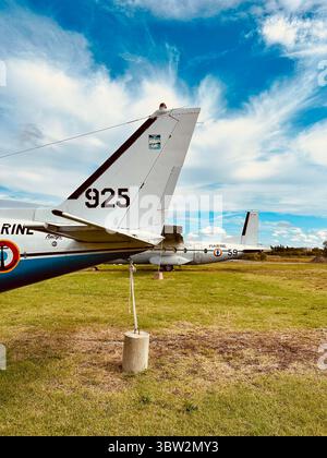 Coda della marina francese numero 925 – Piper Navajo, Musée de l'Aéronautique Navale, Rochefort, Francia Foto Stock
