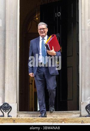 Londra, Regno Unito. 16 luglio 2025. Il primo Ministro, Keir Starmer, lascia Downing Street al numero 10 per andare in Parlamento. Affronterà Kemi Badenoch attraverso la scatola di spedizione per l'ultima volta prima della pausa estiva. Crediti: Mark Thomas/Alamy Live News Foto Stock