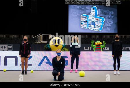 8 novembre 2020, Linz, AUSTRIA: Sorana Cirstea della Romania, Katerina Siniakova della Repubblica Ceca e Julia Grabher dell'Austria durante la cerimonia di sorteggio del torneo internazionale di tennis WTA femminile dell'alta Austria 2020 (immagine di credito: © Rob Prange/AFP7 via ZUMA Wire) Foto Stock