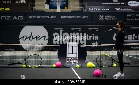 8 novembre 2020, Linz, AUSTRIA: Sorana Cirstea della Romania, Katerina Siniakova della Repubblica Ceca e Julia Grabher dell'Austria durante la cerimonia di sorteggio del torneo internazionale di tennis WTA femminile dell'alta Austria 2020 (immagine di credito: © Rob Prange/AFP7 via ZUMA Wire) Foto Stock
