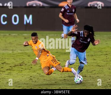 8 novembre 2020, Houston, Texas, Stati Uniti: 8 NOVEMBRE, 2020: Ariel Lassiter (11) della Houston Dynamo e Lalas Abubakar (6) della Colorado Rapids durante il secondo tempo al BBVA Stadium di Houston, Texas. Credito obbligatorio: Maria Lysaker / ZUMA Press. (Immagine di credito: © Maria Lysaker/ZUMA Wire) Foto Stock