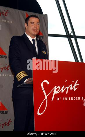 28 AGOSTO 2002 - IL TOUR GLOBALE K25984AR SPIRIT OF FRIENDSHIP SI FERMA ALL'AEROPORTO JFK, NYC 08/28/02. (Immagine di credito: © Andrea Renault/ZUMA Wire) Foto Stock