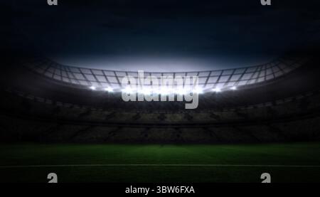 Il campo da calcio in erba si illumina sotto i riflettori notturni con un design piatto che mostra il tetto e i livelli dei posti a sedere Foto Stock