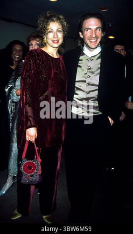 1 GENNAIO 2011 - K1727AR SD06/04/95.49ESIMA EDIZIONE DEI TONY AWARDS. RALPH FIENNES WIFE ALEX KINGSTON. (Immagine di credito: © Andrea Renault/ZUMA Wire) Foto Stock