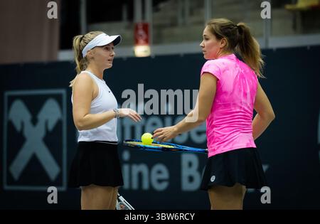 9 novembre 2020, Linz, AUSTRIA: La Germania Julia Wachaczyk gioca il doppio con Laura Ioana Paar al torneo internazionale di tennis femminile di Linz WTA 2020 dell'alta Austria (immagine di credito: © Rob Prange/AFP7 via ZUMA Wire) Foto Stock