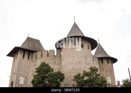 La fortezza di Soroca è una storica roccaforte medievale nel nord della Moldavia, costruita nel XV secolo sulle rive del fiume Dniester. Foto Stock