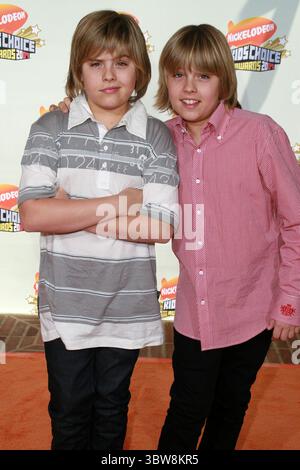 31 marzo 2007 - Westwood, California, Stati Uniti - 31 marzo 2007 - Westwood, California - Dylan Sprouse e Cole Sprouse. Ventesimo premio annuale Nickelodeon Kids' Choice Awards tenutosi al Pauley Pavilion dell'UCLA. Foto di Charles Harris/AdMedia (immagine di credito: © Glenn Weiner/ZUMA Wire) Foto Stock