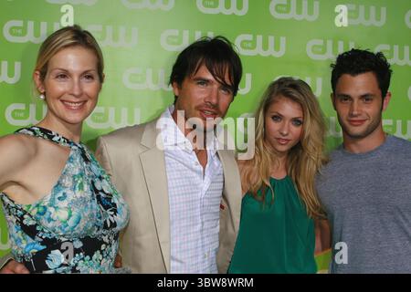 20 luglio 2007 - West Los Angeles, California, Stati Uniti - 20 luglio 2007 - West Los Angeles, California - Kelly Rutherford, Matthew Settle, Taylor Momsen e Penn Badgley. CW All Star Summer TCA 2007 Party tenutosi al Pacific Design Center. Foto di Charles Harris/AdMedia (immagine di credito: © Glenn Weiner/ZUMA Wire) Foto Stock