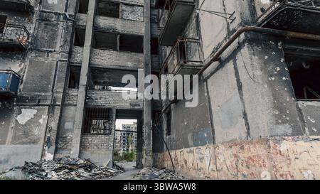 Ha distrutto e bruciato case nella città in Ucraina Foto Stock