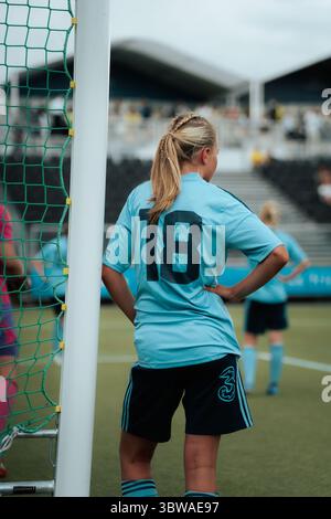 Gothenburg, Svezia. 14 luglio 2025. Gothenburg, Svezia, 14 luglio 2025 Lisen Wilson #18 di Djurgarden SE si trova al gradino, concentrato e pronto per la partita - durante la Gothia Cup 2025 a Gothenburg, Svezia. (Gabor Baumgarten/SPP) credito: SPP Sport Press Photo. /Alamy Live News Foto Stock