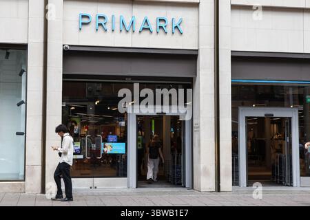Londra, Regno Unito. 16 luglio 2025. Vista esterna del negozio Primark a Londra. (Credit Image: © Dinendra Haria/SOPA Images via ZUMA Press Wire) SOLO PER USO EDITORIALE! Non per USO commerciale! Foto Stock