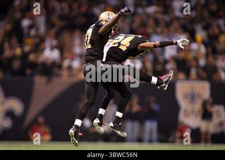31 ottobre 2010: Il cornerback dei New Orleans Saints Malcolm Jenkins (27) e il cornerback dei New Orleans Saints Leigh Torrence (24) celebrano una grande giocata durante la partita tra i New Orleans Saints e i Pittsburgh Steelers al Louisiana Superdome di New Orleans, Louisiana. I Saints vinsero 20-10. (Immagine di credito: © Don Page/ZUMA Wire) Foto Stock