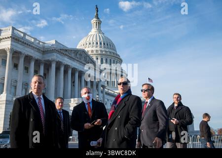 3 dicembre 2020, Washington, Distretto di Columbia, USA: Il rappresentante degli Stati Uniti Andy Biggs (Repubblicano dell'Arizona), terzo diritto, si unisce ai membri del Freedom Caucus per una conferenza stampa su Capitol Hill. Nelle loro osservazioni i membri hanno ripetuto accuse non provate o screditate circa la frode elettorale nelle elezioni presidenziali statunitensi del 2020. (Immagine di credito: © Rod Lamkey - CNP/CNP tramite filo ZUMA) Foto Stock