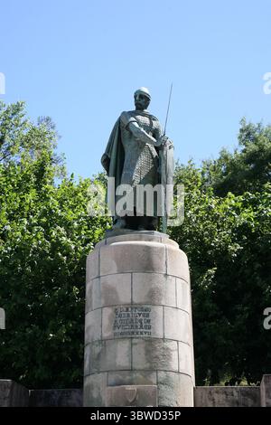 Statua di Don Alfonso i primo re del Portogallo a Guimaraes Foto Stock