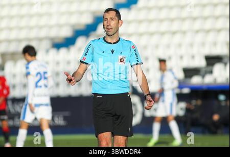 12 dicembre 2020, Leganes, MADRID, SPAGNA: Gorka Sagues Oscoz, arbitro della partita giocata durante la Liga Smartbank tra CD Leganes e RCD Mallorca allo stadio Butarque il 12 dicembre 2020 a Leganes, Madrid, Spagna. (Immagine di credito: © Irina R. Hipolito/AFP7 via cavo ZUMA) Foto Stock