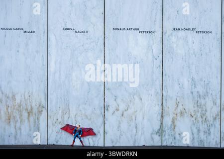Regalo supereroe di Superman lasciato al Flight 93 National Memorial, Shanksville, Pennsylvania. Foto Stock