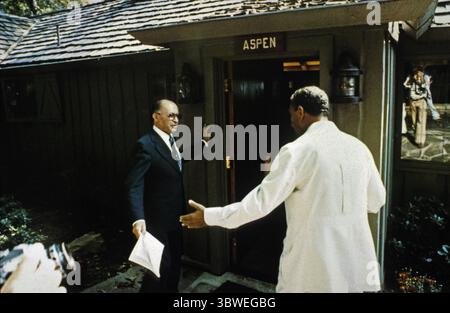 6 settembre 1978 - Thurmont, Maryland, Stati Uniti d'America - il presidente ANWAR AL-SADAT dell'Egitto, a destra, e il primo ministro MENACHEM BEGIN di Israele, a sinistra, si preparano ad entrare ad Aspen Lodge a Camp David, il ritiro presidenziale degli Stati Uniti vicino a Thurmont, Maryland, per la prima riunione del loro vertice per discutere un trattato di pace tra i loro due paesi con il presidente degli Stati Uniti Carter. (Immagine di credito: © Karl Schumacher/Casa Bianca/ZUMA Wire/ZUMAPRESS.com) Foto Stock