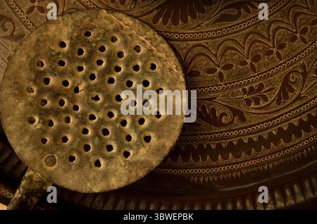 29 maggio 2014, Tiwi, Oman: Interno del castello di Jabreen, Oman .Jabreen o castello di Jibreen. Un forte omanita del XVII secolo vicino a Bahla nel governatorato di al Dakhiyah, Oman. Spesso trascurato come una potenziale destinazione di viaggio e tuttavia la sua ricca storia e la cultura secolare che ha così tanto da offrire. L'Oman è un paesaggio incredibilmente variegato, caratterizzato da palme tropicali, deserti remoti e verdi montagne terrazzate, suk fiorenti e una delle persone più accoglienti della regione del Golfo Persico, che merita ulteriore attenzione. (Immagine di credito: © John Wreford/SOPA Images via ZUMA Wire) Foto Stock