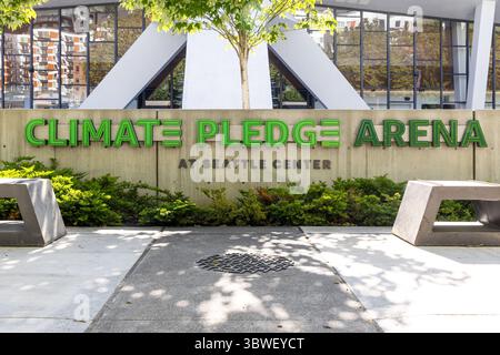 La Climate Pledge Arena è un'arena polifunzionale situata nel quartiere Lower Queen Anne nel centro di Seattle. Foto Stock