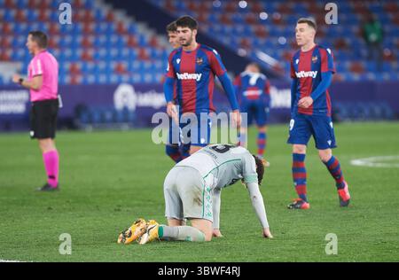 29 dicembre 2020, Valencia, Valencia, Spagna: Juan Miranda del Real Betis reagisce durante la Liga Santander mach tra Levante e Real Betis all'Estadio Ciutat de Valencia il 29 dicembre 2020 a Valencia, Spagna (Credit Image: © Maria Jose Segovia/AFP7 via ZUMA Wire) Foto Stock