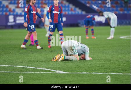 29 dicembre 2020, Valencia, Valencia, Spagna: Juan Miranda del Real Betis reagisce durante la Liga Santander mach tra Levante e Real Betis all'Estadio Ciutat de Valencia il 29 dicembre 2020 a Valencia, Spagna (Credit Image: © Maria Jose Segovia/AFP7 via ZUMA Wire) Foto Stock