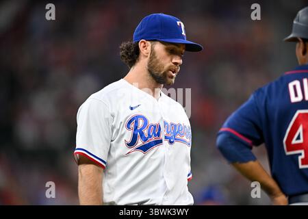 19 giugno 2021: L'interbase dei Texas Rangers Charlie Culberson (2) durante una partita tra i Minnesota Twins e i Texas Rangers al Globe Life Field di Arlington, Texas..Manny Flores/Cal Sport Media Foto Stock