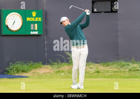 Portrush, Irlanda. 17 luglio 2025. Il danese Nicolai Højgaard guida la prima buca nel primo gruppo del 153° Open Championship a Royal Portrush. Crediti: Tim Gray/Alamy Live News Foto Stock