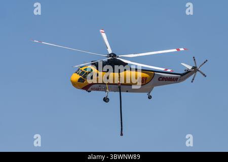 12 giugno 2021, Moab, Utah, Stati Uniti: Un elicottero antincendio Sikorsky S-61 configurato per la soppressione aerea degli incendi e l'estinzione degli incendi nello Utah. (Immagine di credito: © Jon G. Fuller/VW Pics tramite filo ZUMA) Foto Stock