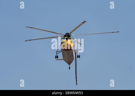 11 giugno 2021, Moab, Utah, Stati Uniti: Un elicottero antincendio Sikorsky S-61 configurato per la soppressione aerea degli incendi e l'estinzione degli incendi nello Utah. (Immagine di credito: © Jon G. Fuller/VW Pics tramite filo ZUMA) Foto Stock