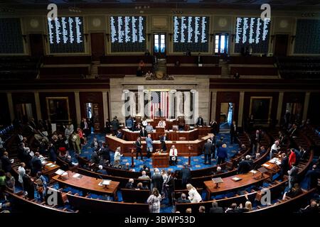 30 giugno 2021, Washington, District of Columbia, USA: La camera vota se istituire un comitato ristretto per indagare sull'attacco del 6 gennaio al Campidoglio nella camera dei rappresentanti mercoledì 30 giugno 2021 a Washington, D.C (immagine di credito: © Greg Nash - Pool via CNP/CNP via ZUMA Wire) Foto Stock