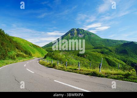 Shiretoko Crossing Road, Hokkaido, Giappone Foto Stock