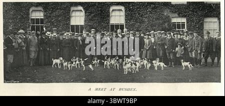 Gruppo di persone ad un incontro di caccia a Bushey, Foxhound, Victorian 19th Century, Vintage Photography Foto Stock