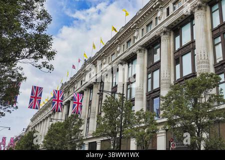 14 luglio 2025 - Londra, W1., Regno Unito la facciata anteriore del famoso grande magazzino SELFRIDGES in LondonÕs Oxford St Foto Stock