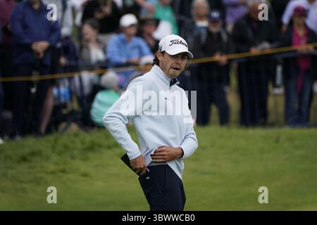 Portrush, Contea di Antrim, Irlanda del Nord. 17 luglio 2025. Jacob Skov Olesen (Den) in azione il TheÊ153rd giorno del Campionato Open, Royal Portrush Golf Club (Dunluce Links) a Portrush, Contea di Antrim, Irlanda del Nord, da giovedì 17 luglio a domenica 20 luglio 2025. Il 17° Green Credit: Mark Newcombe/Alamy Live News Foto Stock