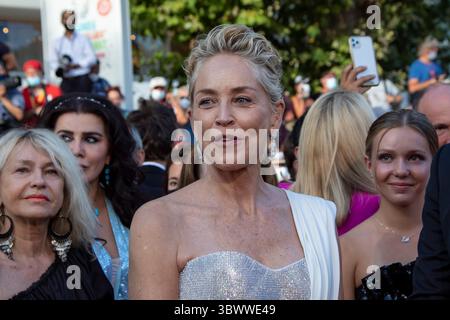 17 luglio 2021, Cannes, Francia: Sharon Stone partecipa alla proiezione finale di ''OSS 117: From Africa with Love'' e alla cerimonia di chiusura (Credit Image: © imageSPACE via ZUMA Press Wire) Foto Stock
