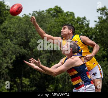 12 giugno 2021, Austin, Texas, Stati Uniti: Partita della United States Australian Football League tra i dingo Austin Crows e Dallas all'Onion Creek Soccer Complex di Austin, Texas. (Immagine di credito: © Ralph Arvesen/ZUMA Press) Foto Stock
