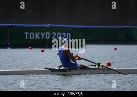 23 luglio 2021, Koto City, Tokyo, Giappone: Felix POTOY del Nicaragua in azione durante la canottaggio maschile Single Sculls Heats al Sea Forest Waterway il 23 luglio 2021 a Tokyo, Giappone (Credit Image: © Mickael Chavet via ZUMA Press Wire) Foto Stock