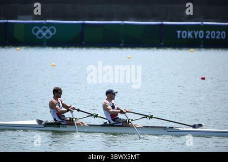23 luglio 2021, Koto City, Tokyo, Giappone: Hugo BOUCHERON e Matthieu ANDRODIAS vincono il canottaggio maschile Double Sculls Heat al Sea Forest Waterway il 23 luglio 2021 a Tokyo, Giappone (Credit Image: © Mickael Chavet via ZUMA Press Wire) Foto Stock